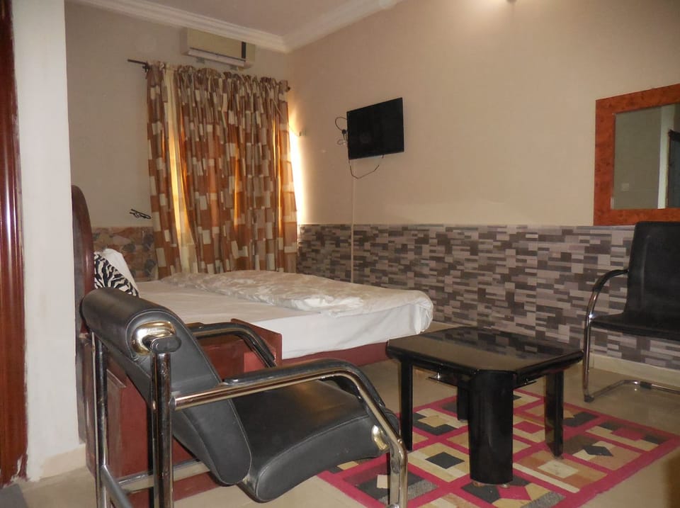 Standard Room | 1 bedroom, desk, laptop workspace, free WiFi