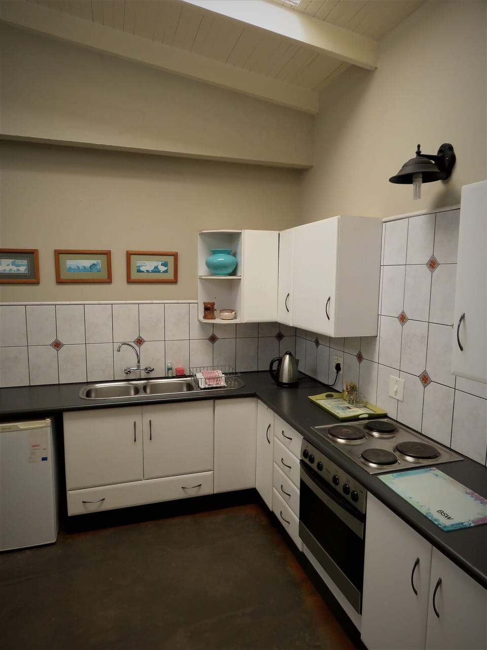 Family Cottage (2) | Private kitchen | Mini-fridge, electric kettle