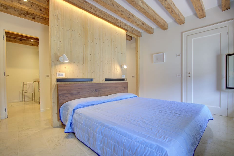 double bedroom, Grand Canal view