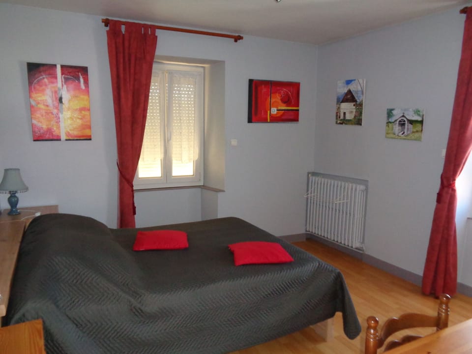 Double Room, Garden View (Le Colombier) | Individually decorated, individually furnished, iron/ironing board