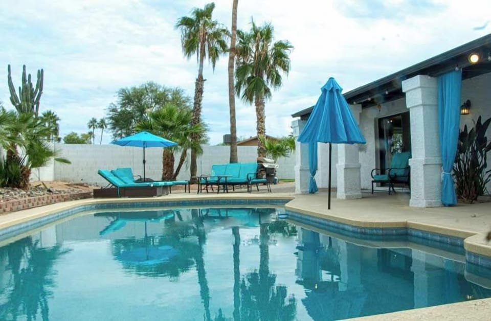 Private back yard pool
