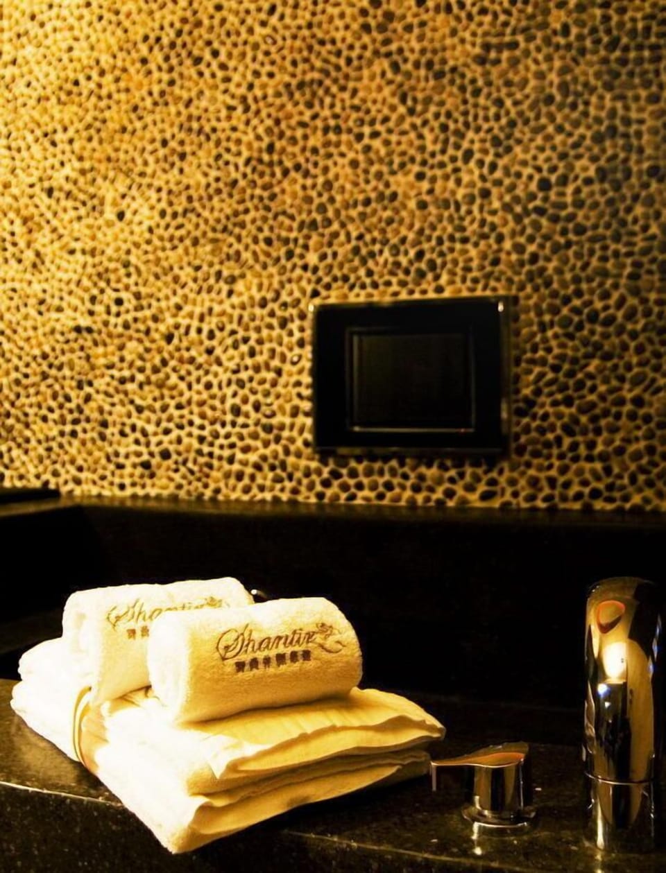 Superior Double Room, Hot Tub | Individually decorated, individually furnished, desk, blackout drapes