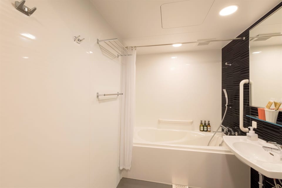 Deluxe Double Room, Accessible | Bathroom | Combined shower/tub, deep soaking tub, free toiletries, hair dryer