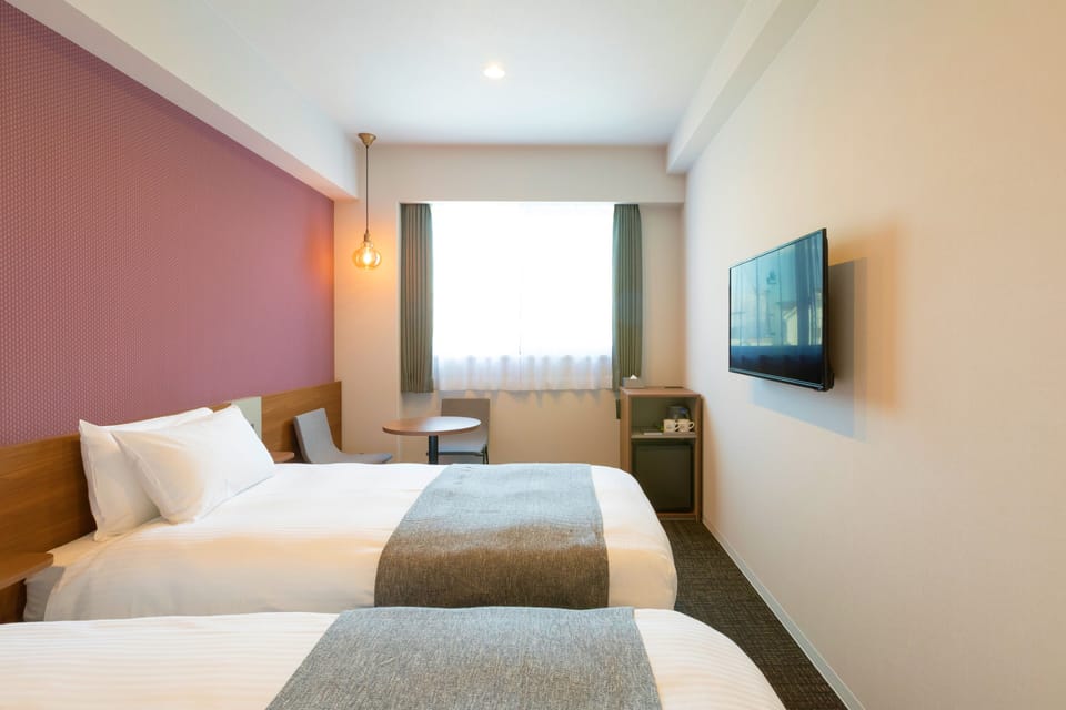 Twin Room with Extra bed | Iron/ironing board, free WiFi, bed sheets