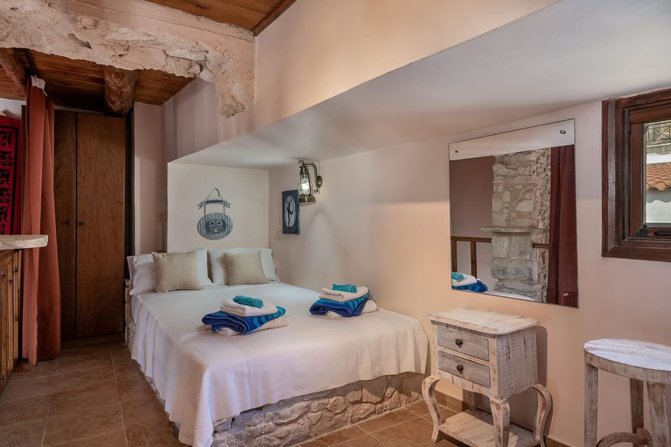 Traditional Villa, Multiple Bedrooms, Private Pool | 5 bedrooms, laptop workspace, iron/ironing board, free cribs/infant beds