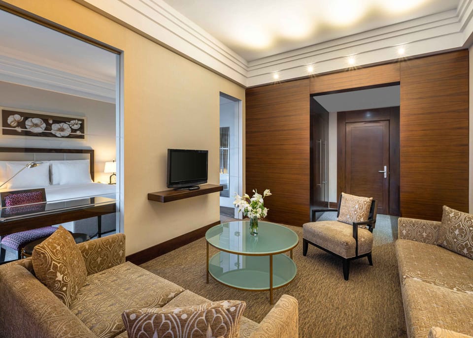 Executive Room | Living area | Smart TV, books