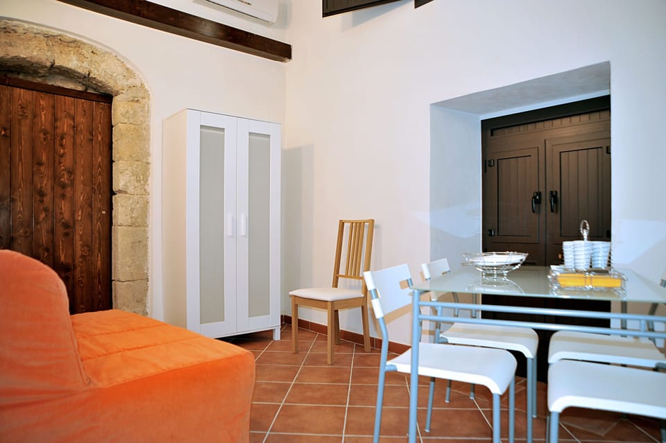 Studio | Living area | Flat-screen TV, pay movies