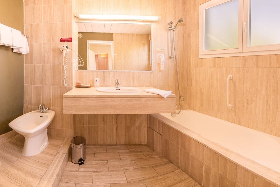 LOGIS, Hôtel Cartier Hotel in Occitanie