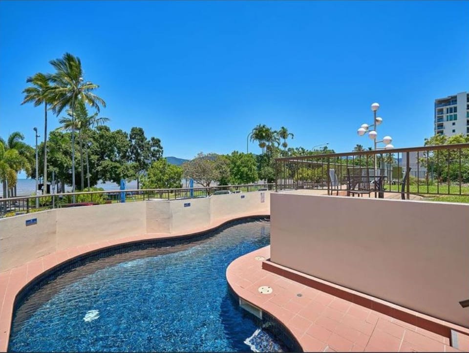 2 outdoor pools
