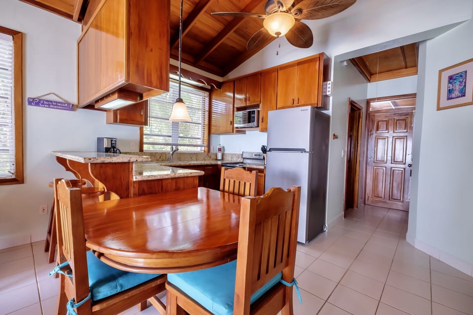 Coral Bay Villas - Kitchen