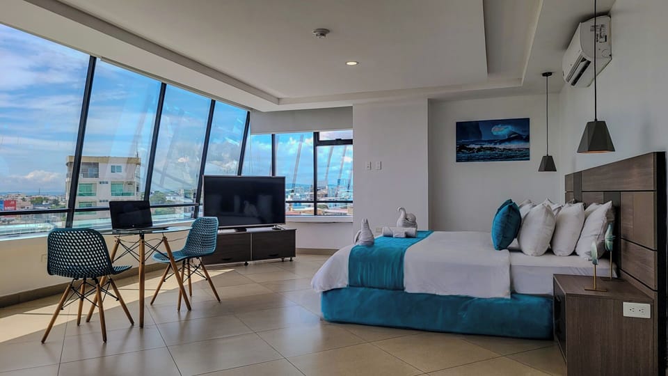 Suite, 1 King Bed, Bathtub | Down comforters, minibar, in-room safe, laptop workspace