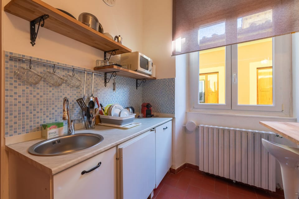 Studio | Private kitchen | Fridge, stovetop, espresso maker, coffee/tea maker