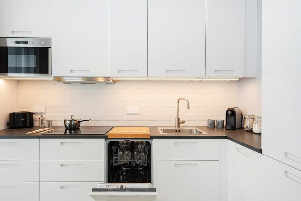 Fully equipped kitchenette. 
