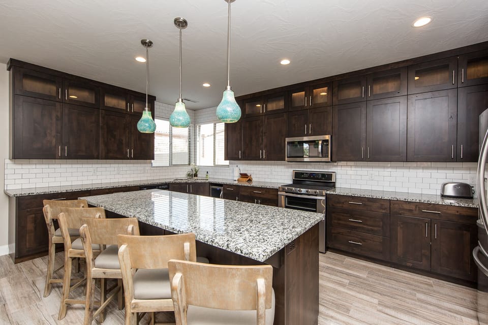 Kitchen Island seats 5.