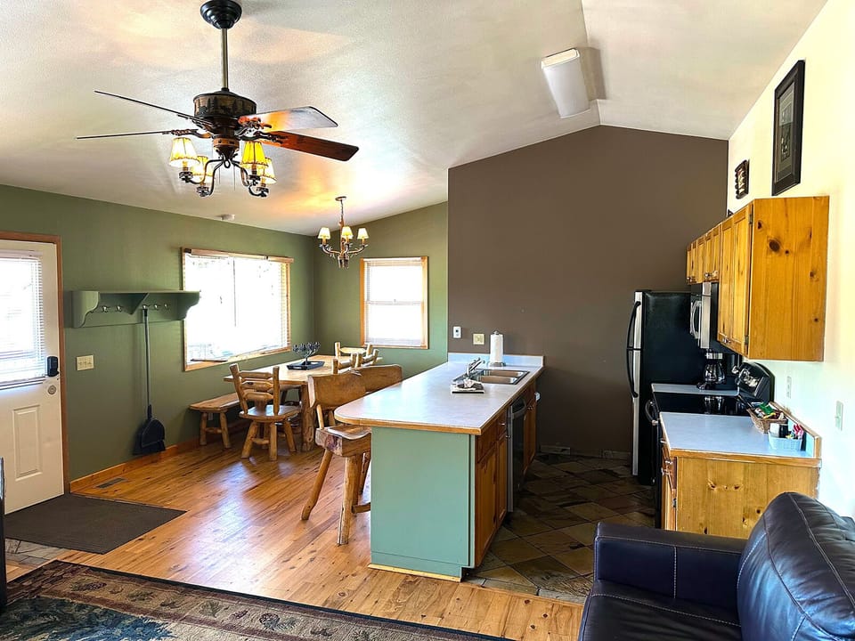 Kitchen/Dining Area