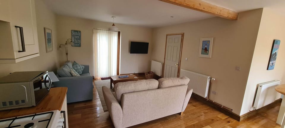 sitting area with HD smart TV
