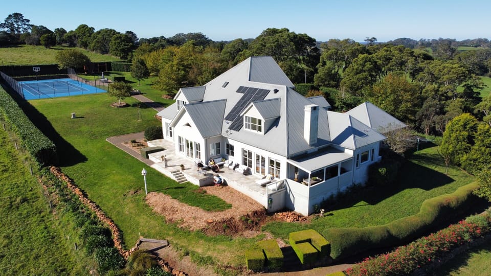 Stunning & spacious Hamptons style residence, perfect for larger groups