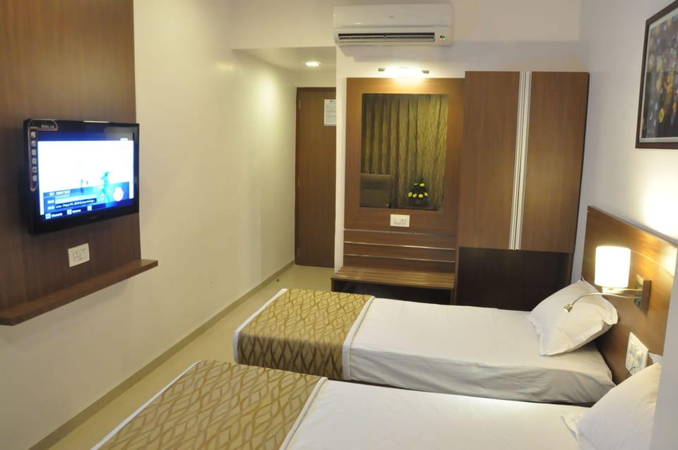 Standard Double Room | Desk, rollaway beds, free WiFi
