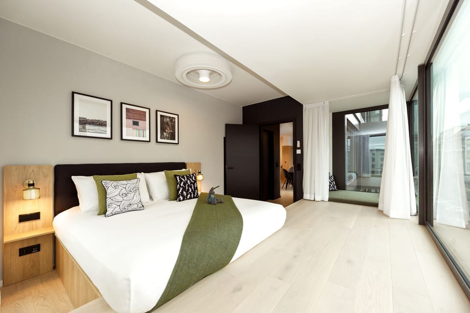 Premium bedding, in-room safe, individually decorated