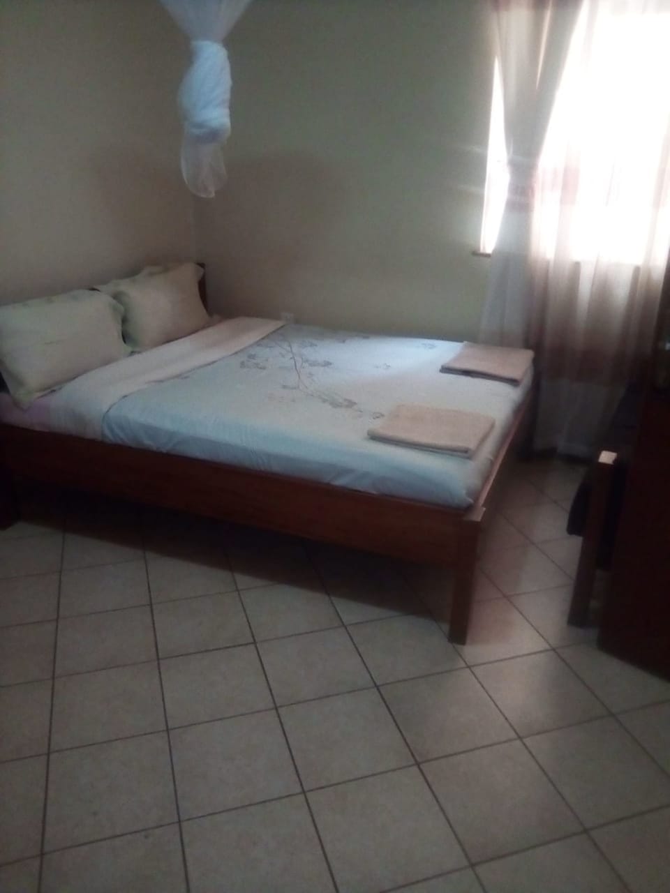 Double Room Single Use | Desk, free WiFi, bed sheets