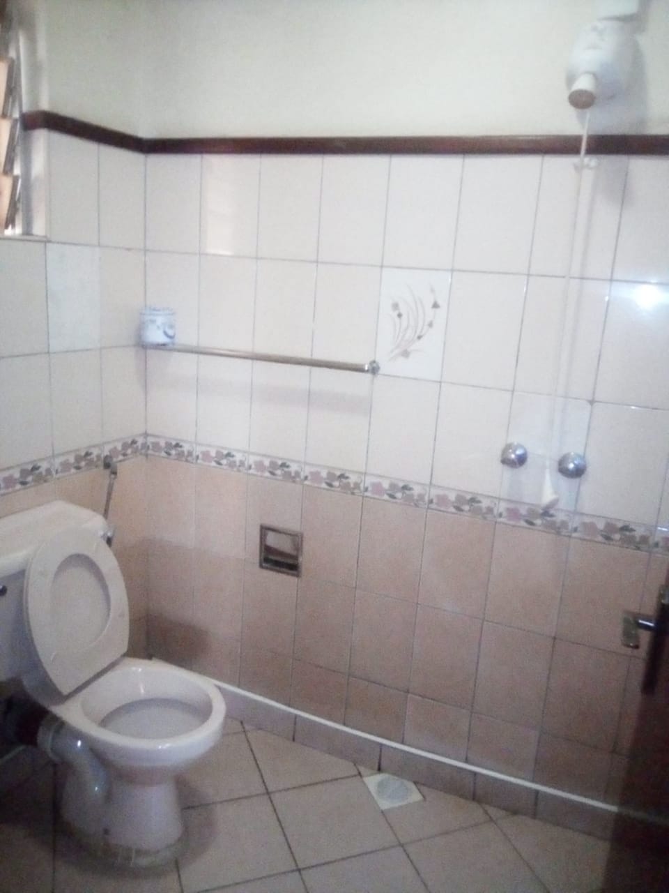 Double Room Single Use | Bathroom | Shower, rainfall showerhead, free toiletries, slippers