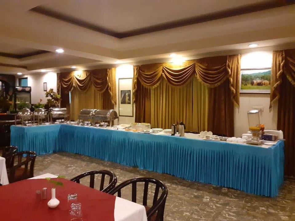 Daily buffet breakfast for a fee