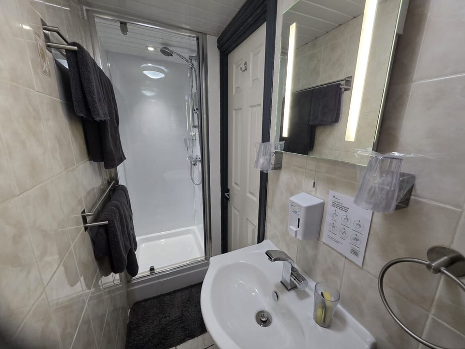 Superior Double Room, Ensuite | Bathroom