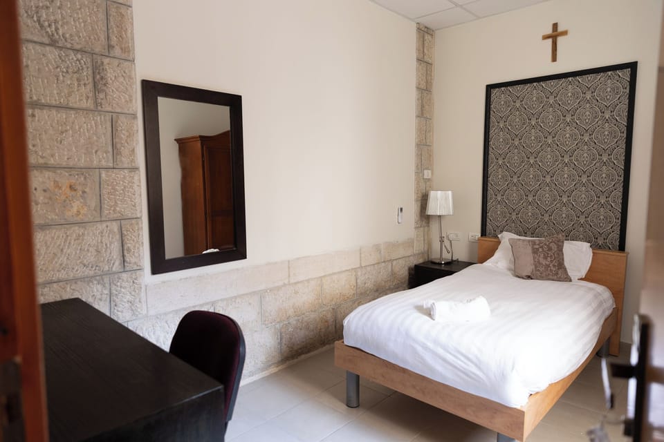 Basic Single Room | Desk, laptop workspace, free WiFi, bed sheets