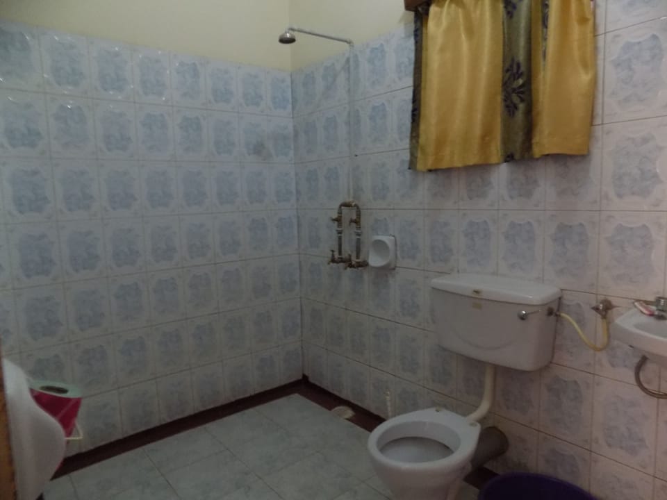 Shower, rainfall showerhead, towels, soap