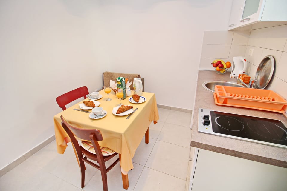 Dining table, kitchen