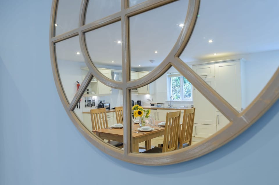 Cottage | Dining