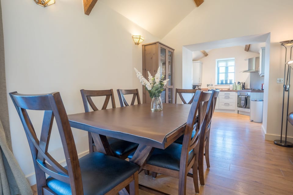 Cottage | Dining