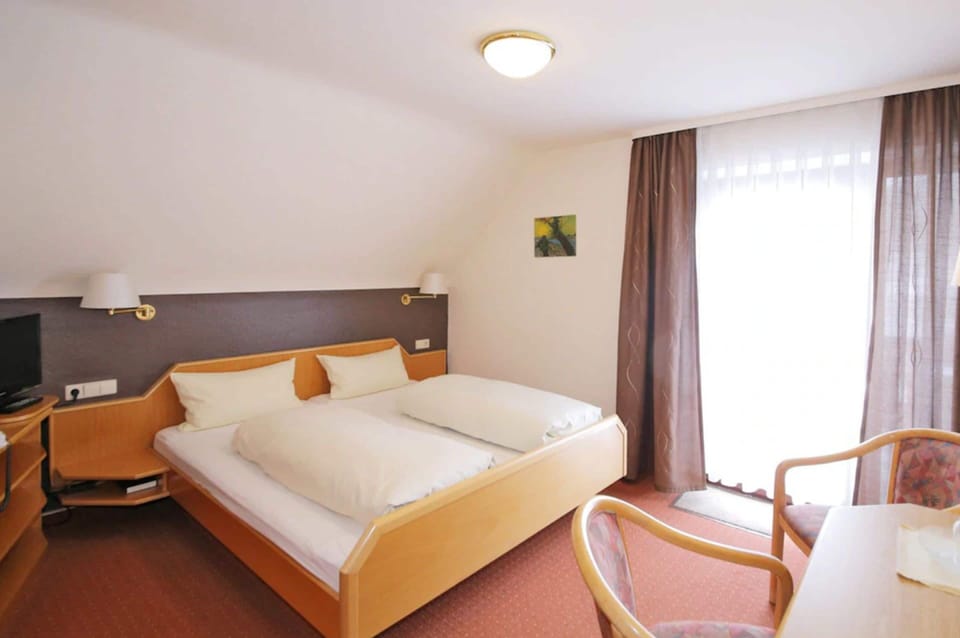 Double Room, Balcony | Desk, laptop workspace, blackout drapes, free WiFi