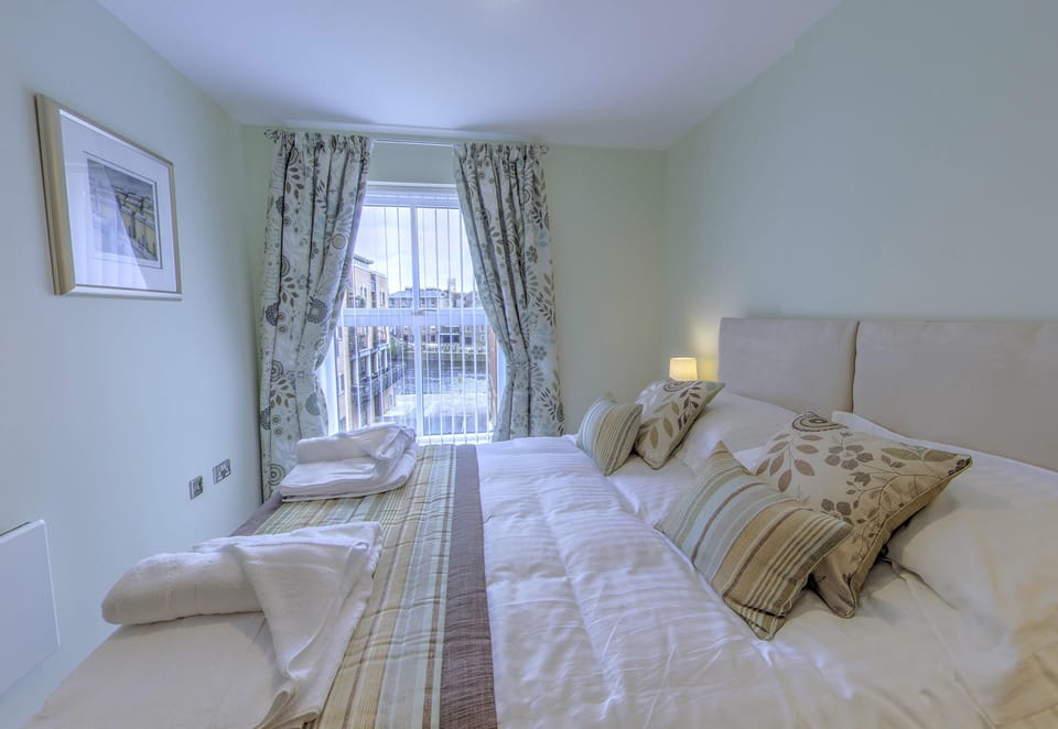 Second bedroom with king size bed or  can be set as twin beds