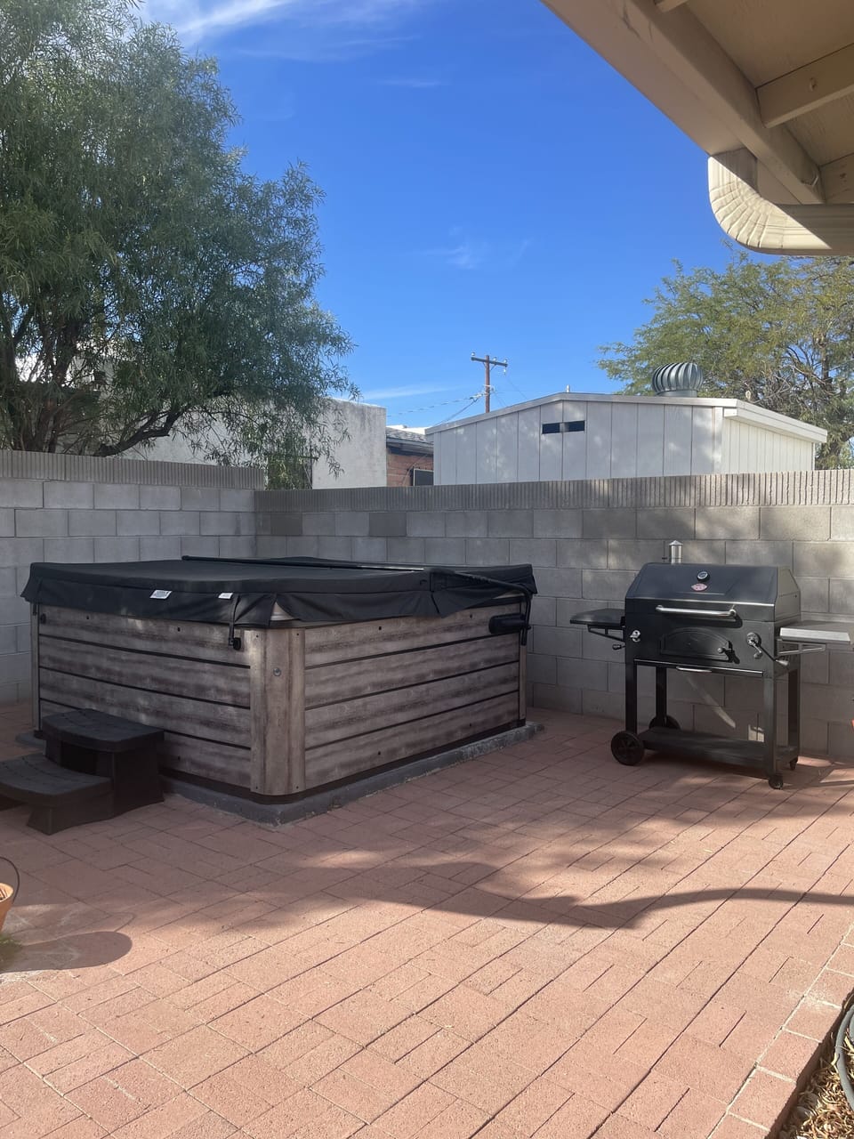 Hot tub - Charcoal grill