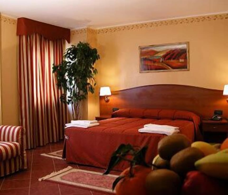 In-room safe, cribs/infant beds