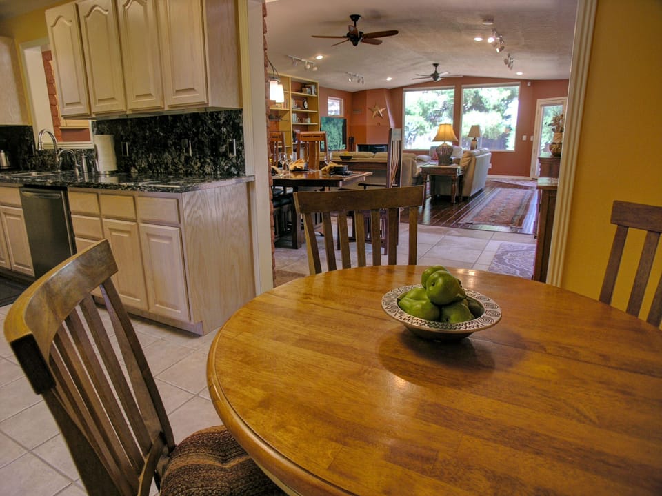 COPPER STAR: Kitchen / Breakfast Area