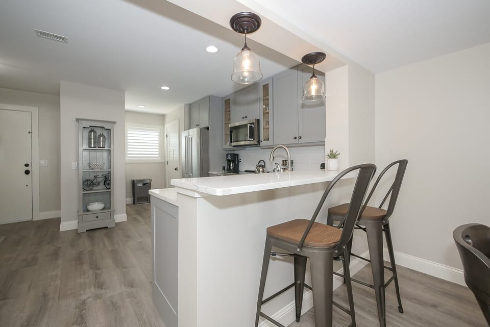 Courtside 42 - View into Kitchen from Dining Area - Kitchen with bar seating.