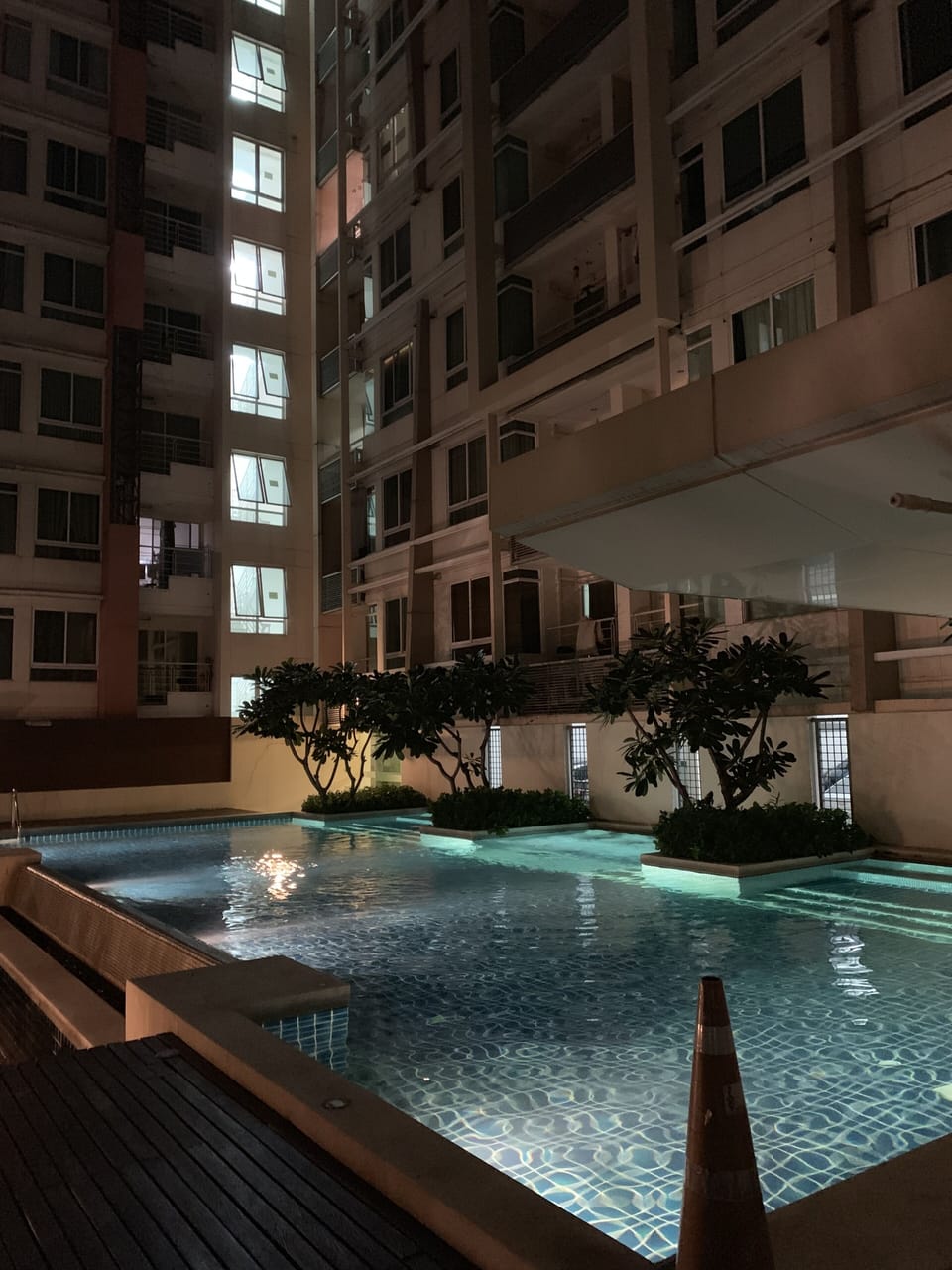 Building exterior & swimming pool