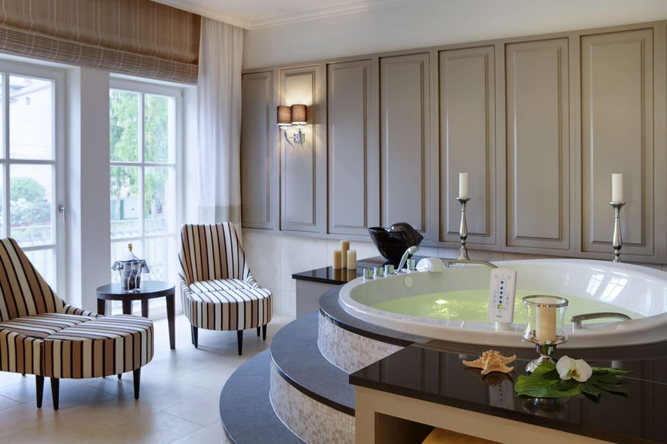 Couples treatment rooms, sauna, hot tub, Turkish bath, body treatments