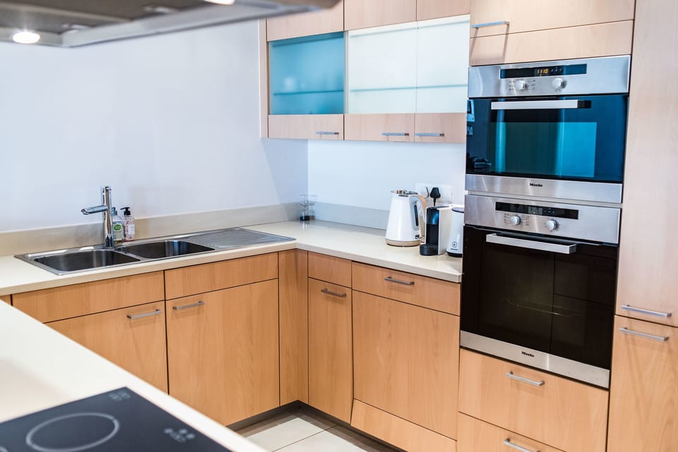 Classic Apartment | Private kitchen | Full-size fridge, microwave, oven, stovetop