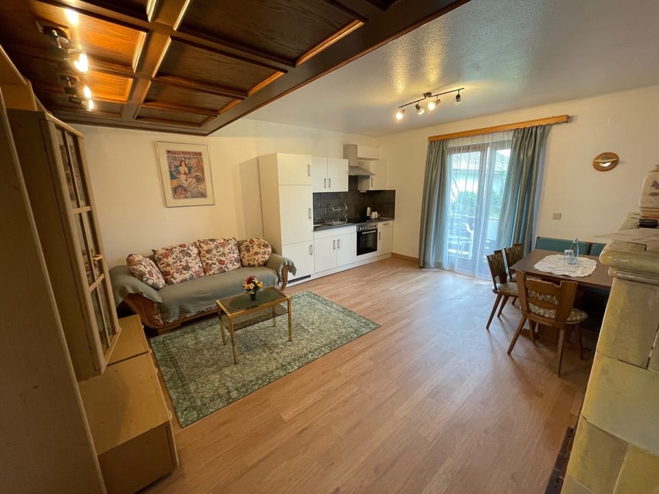 Family Room | Minibar, desk, blackout drapes, soundproofing