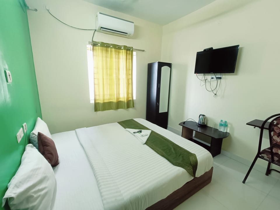 Standard Double Room | Down comforters, desk, laptop workspace, free WiFi