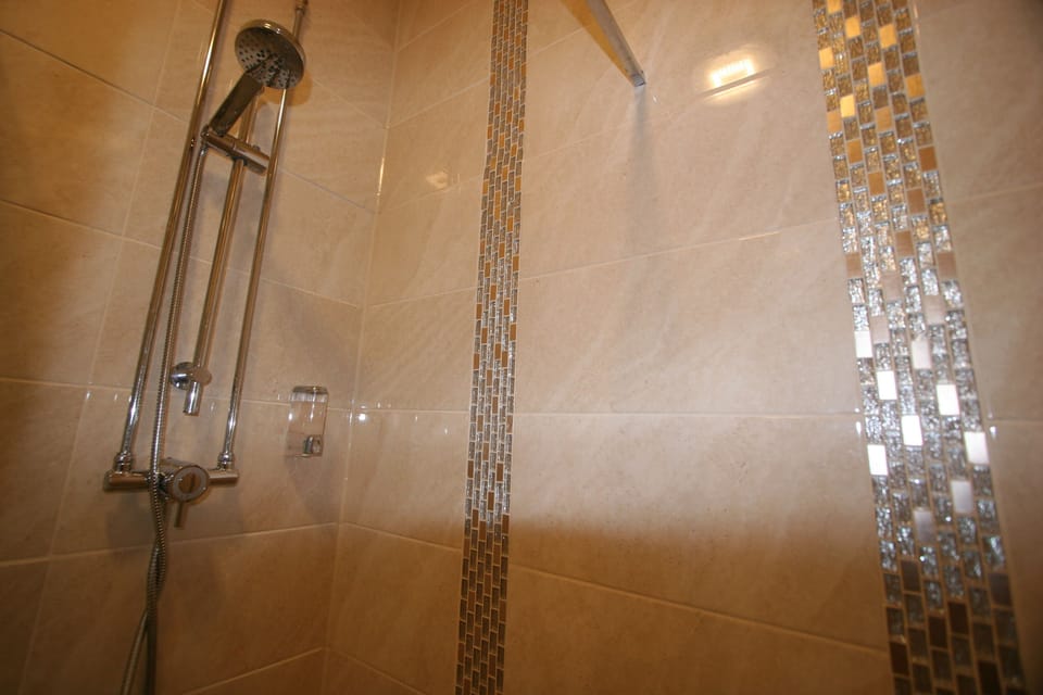 Exclusive Double Room, 1 Bedroom | Bathroom | Hair dryer, towels