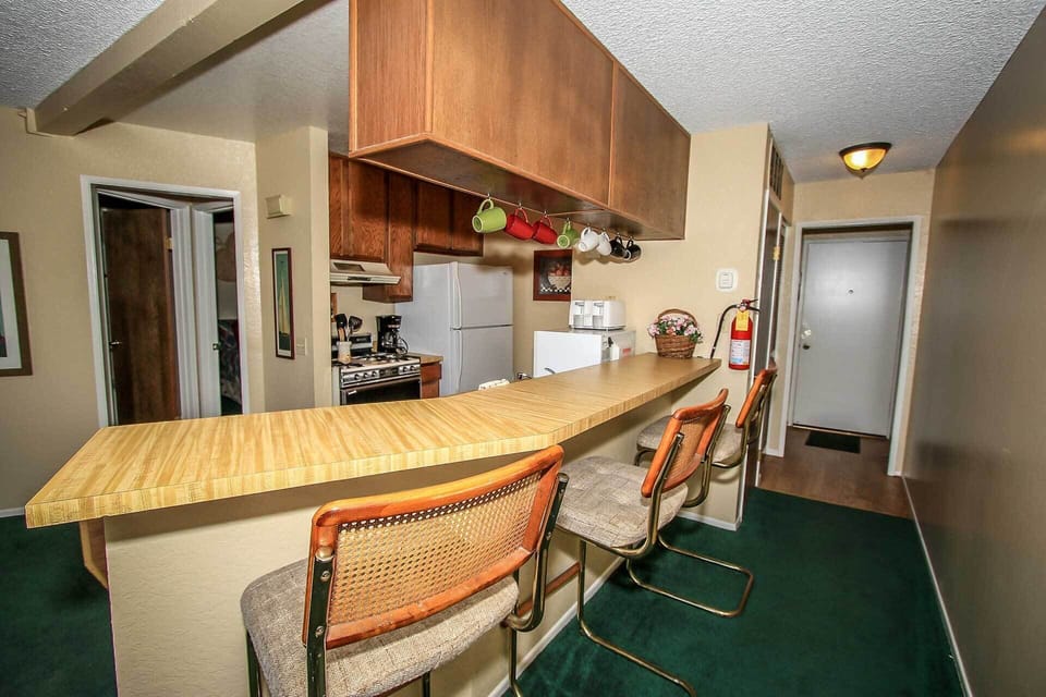 Condo, 2 Queen Beds, Hot Tub, Partial Sea View (1417) | Private kitchen