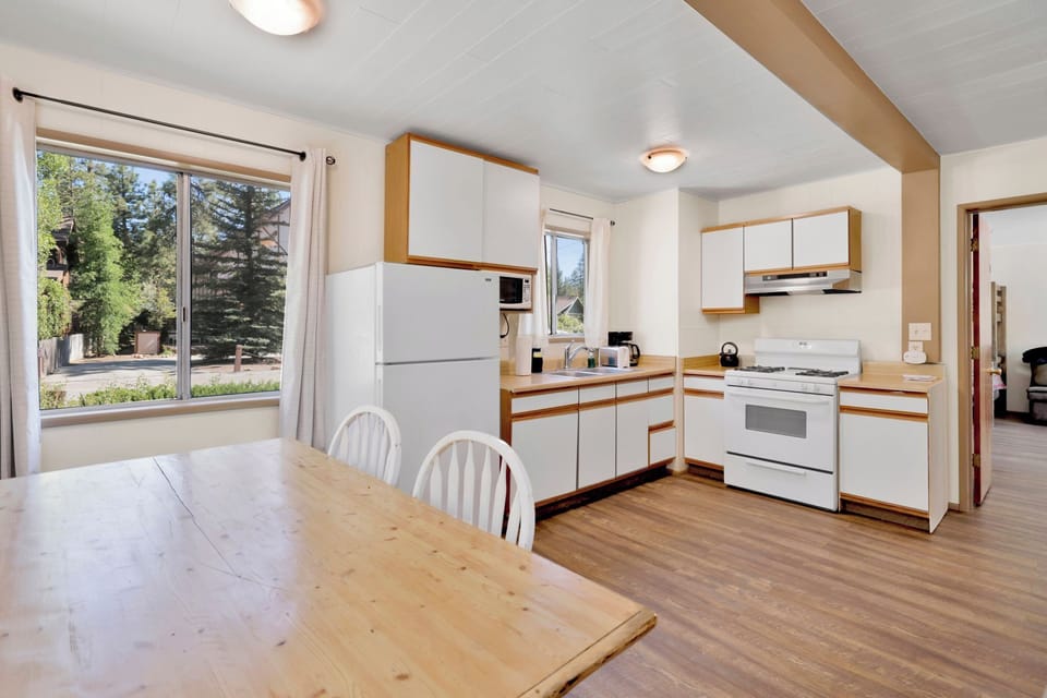 Cabin, Multiple Beds, Patio, Mountain View (111) | Private kitchen