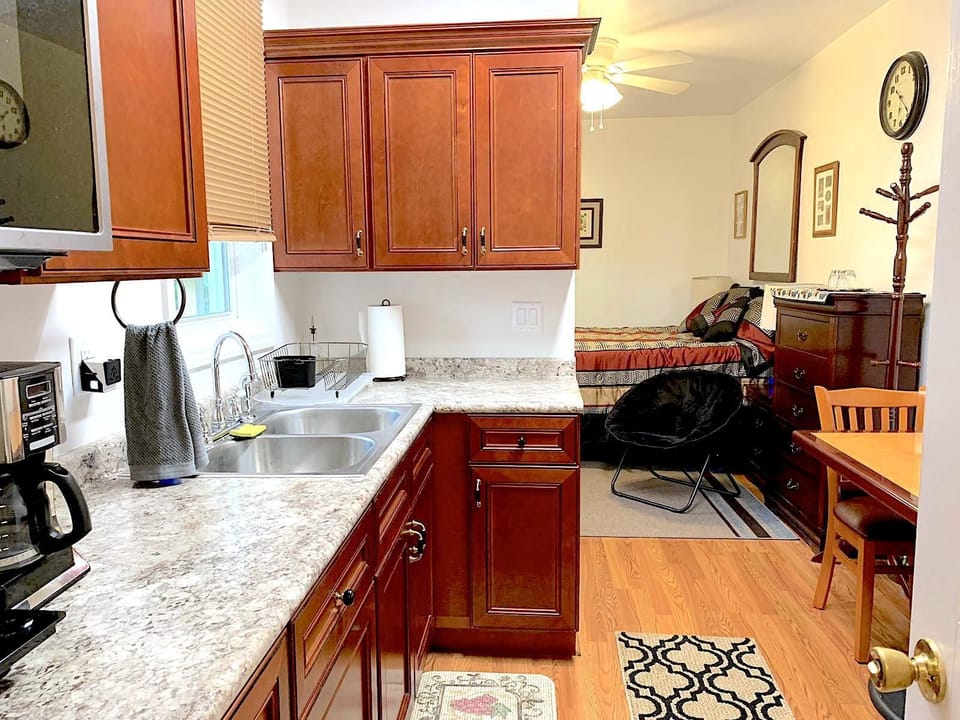 1. The Clematis Room | Living area | 32-inch Smart TV with satellite channels, TV