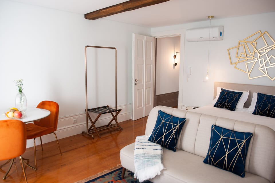 City Studio Suite | Individually decorated, individually furnished, desk, blackout drapes