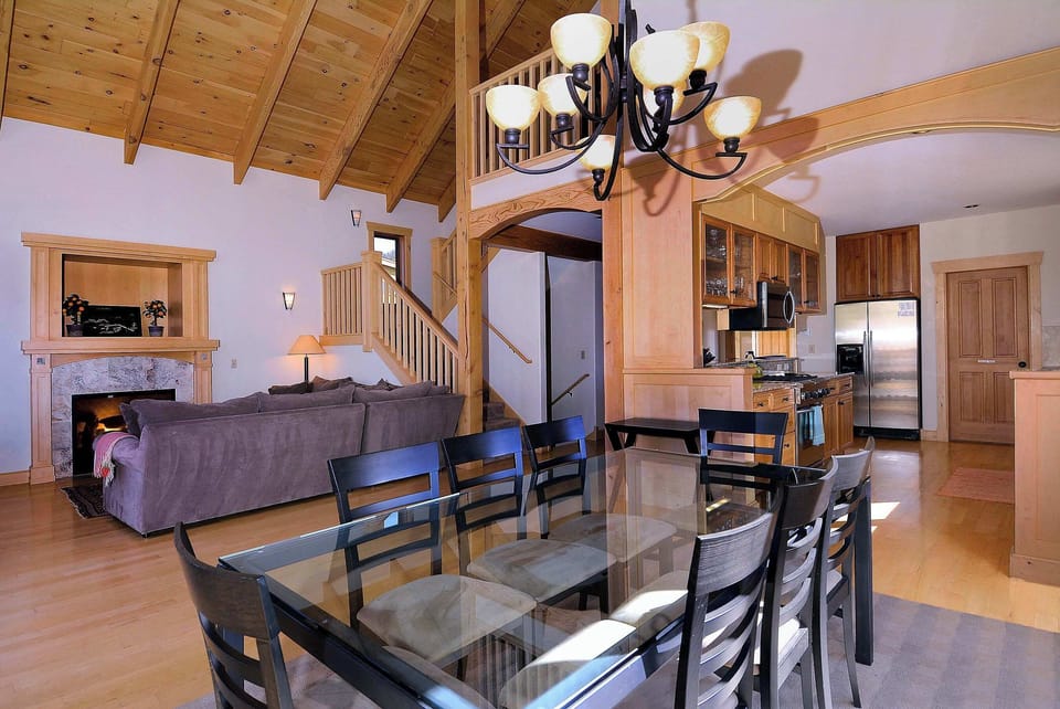 Dining/kitchen