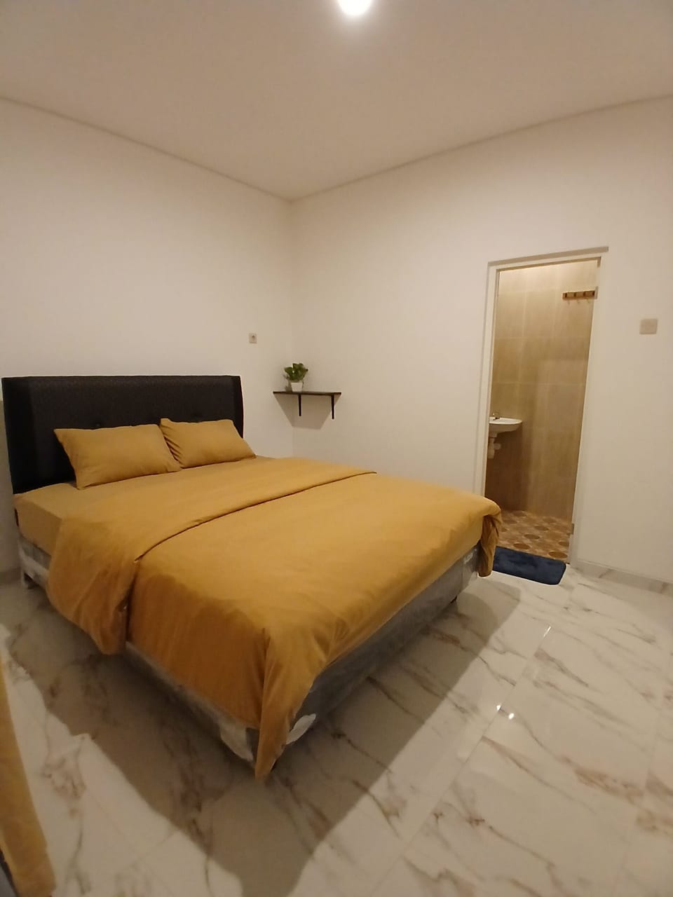 Deluxe Double Room | Laptop workspace, free WiFi, bed sheets